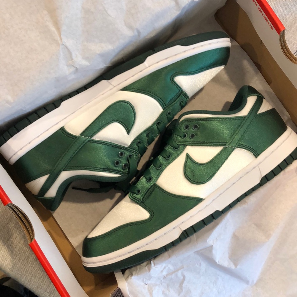 W NIKE DUNK LOW ESS SNKR